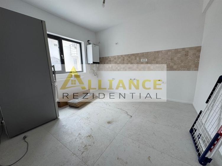 Duplex cu 4 camere decomandat cu Canalizare în Est