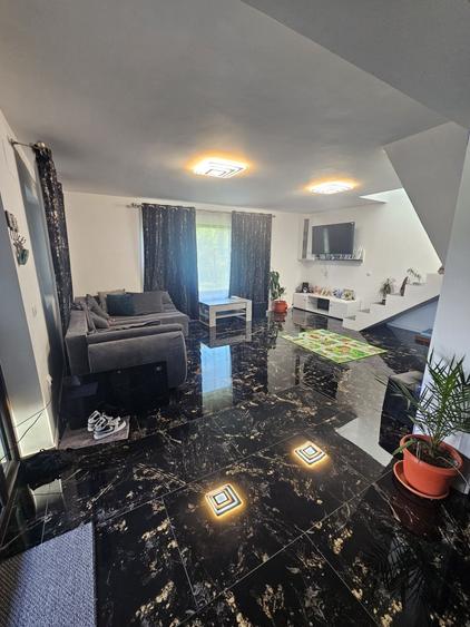 Casă cu 3 camere în Curături