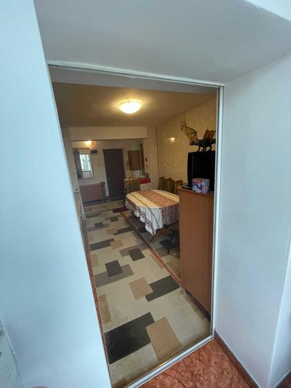 Apartament cu 3 camere decomandat în Independenței