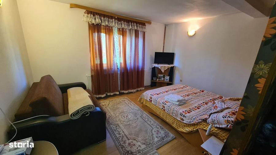 Casă cu 4 camere cu Teren 1917 Mp în Central