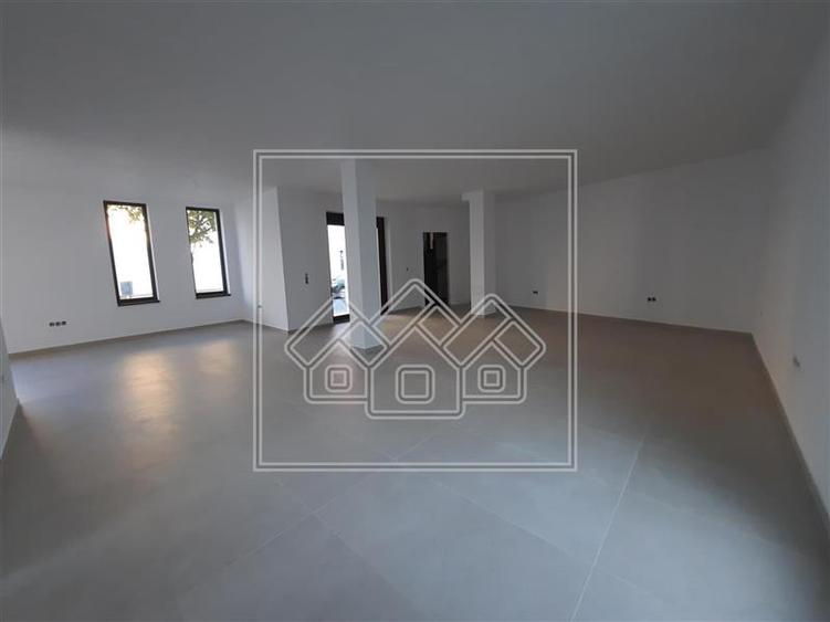 Spațiu comercial, de 81 mp, în Piața Cluj