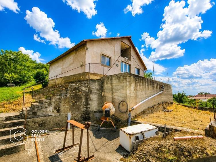 Casă individuală cu 4 camere cu Canalizare în Central