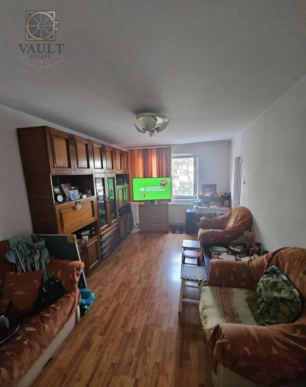 Apartament cu 3 camere decomandat în Dristor