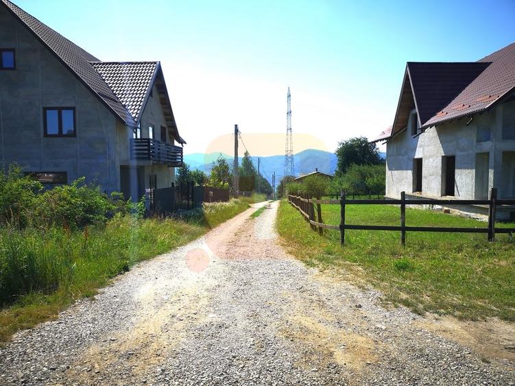 Casă individuală cu 6 camere cu Teren 800 Mp în Alexandru cel Bun