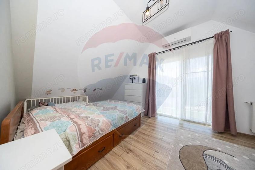 Apartament cu 3 camere semidecomandat în Tractorul