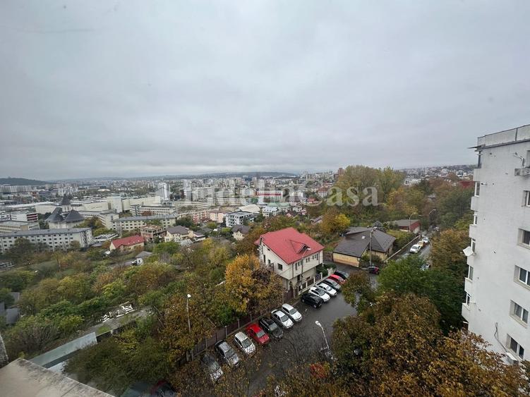 Apartament cu 4 camere decomandat în Oancea