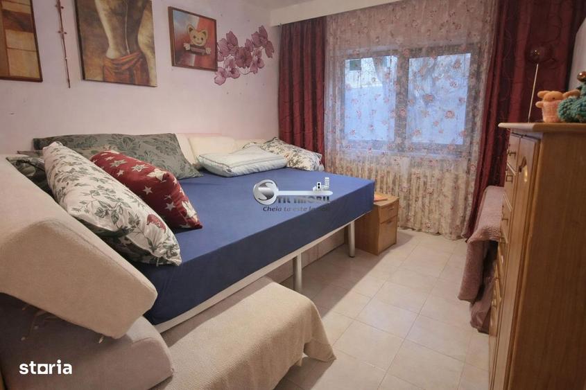 Apartament cu 3 camere decomandat în Nicolina