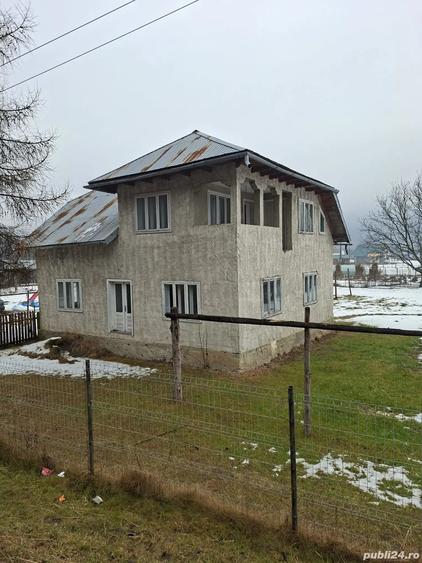 Casă cu 6 camere cu Teren 281 Mp în Mădei