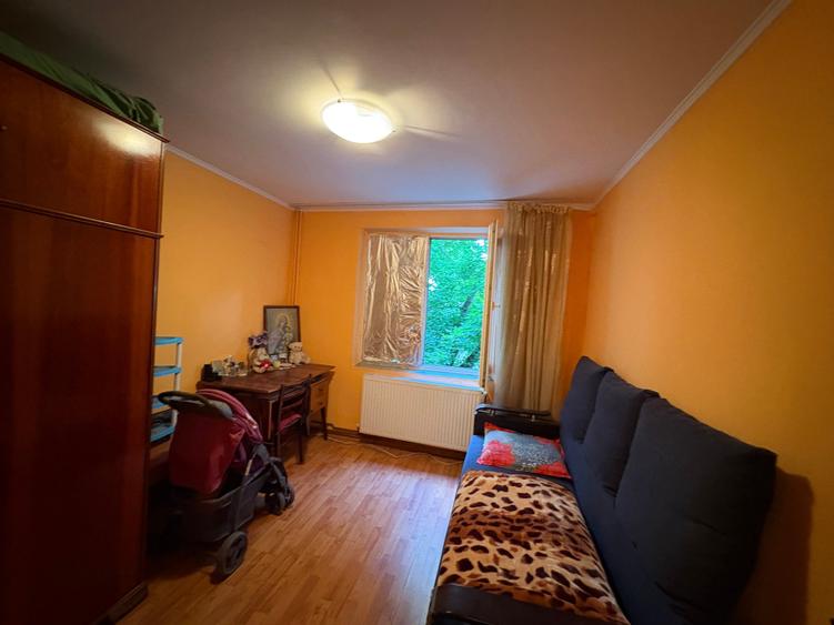 Apartament cu 3 camere decomandat în Lujerului