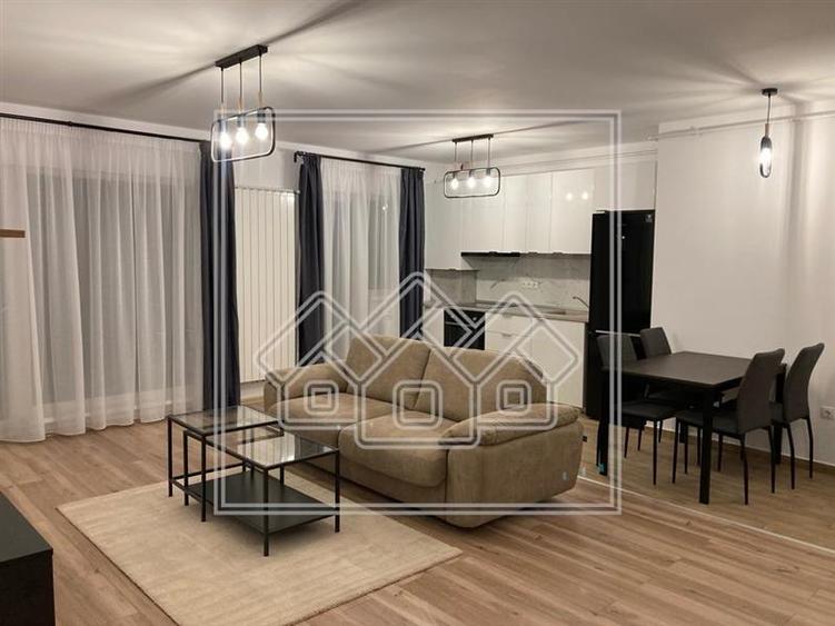 Apartament cu 3 camere nedecomandat în Piața Cluj