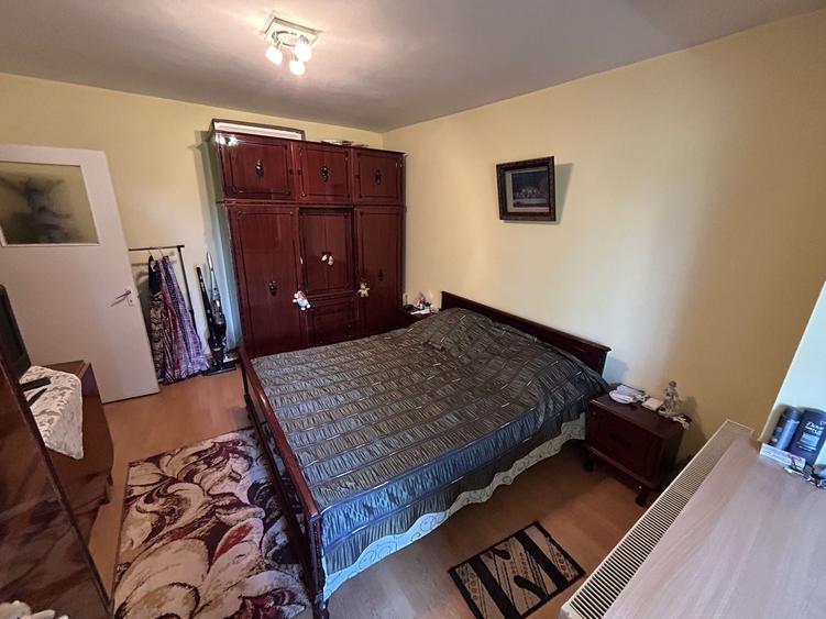 Apartament cu 3 camere decomandat în Dacia