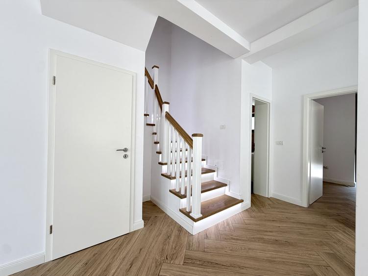 Duplex cu 4 camere cu Canalizare în Dumbrăvița