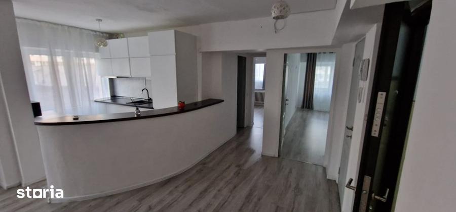 Apartament cu 3 camere decomandat în Obor