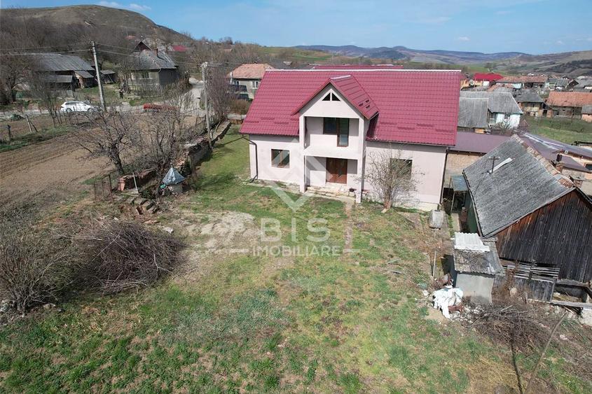 Casă individuală cu 4 camere cu Canalizare în Central