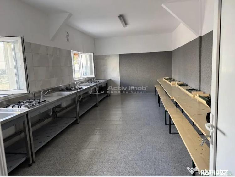 Casă cu 20 camere cu Teren 300 Mp în Central