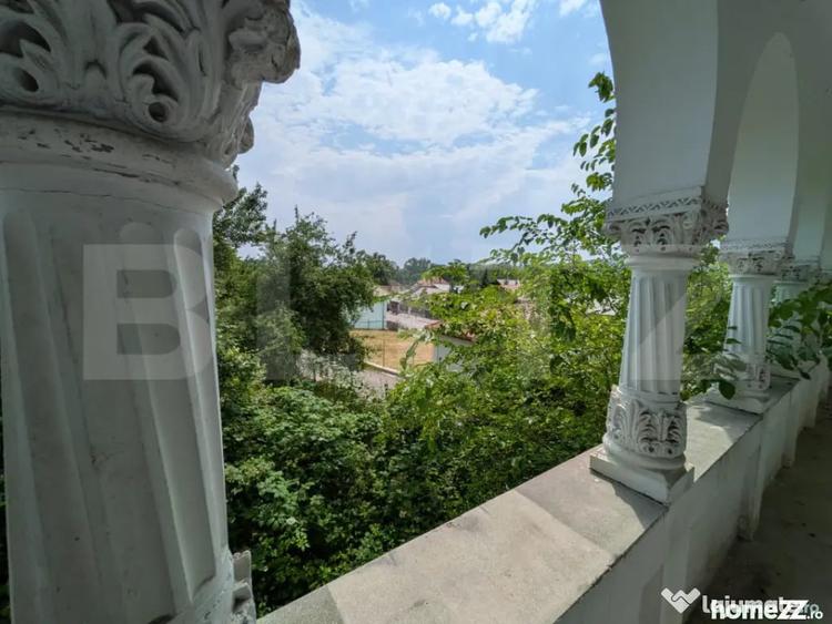 Casă cu 9 camere cu Teren 439 Mp în Central