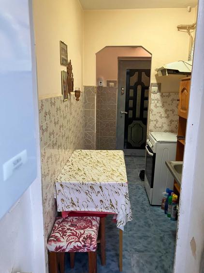Apartament cu 2 camere semidecomandat în Podu Roș