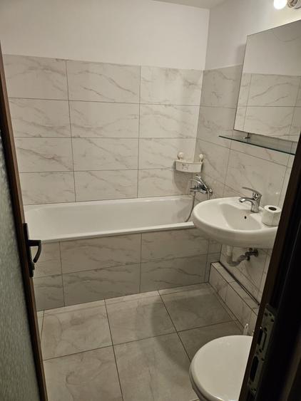 Apartament cu 3 camere decomandat în Exterior Vest