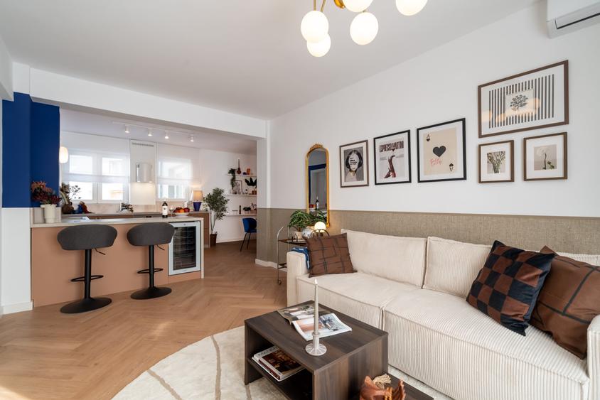 Apartament cu 3 camere semidecomandat în Calea Victoriei