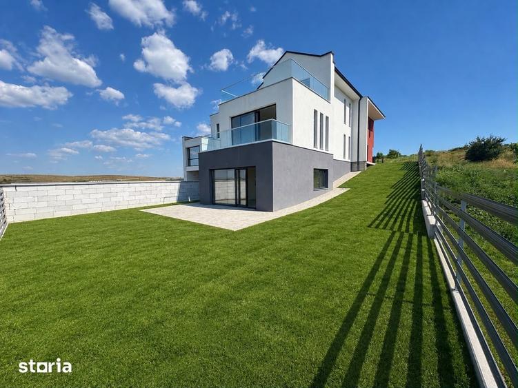 Casă cu 5 camere cu Teren 479 Mp în Sopor