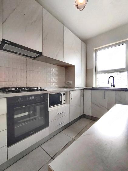 Apartament cu 2 camere decomandat în Tractorul