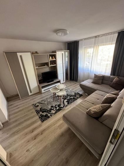 Apartament cu 3 camere în Romanești
