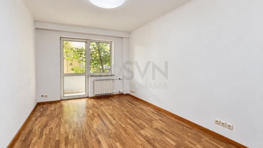 Apartament cu 8 camere decomandat în Aviatorilor