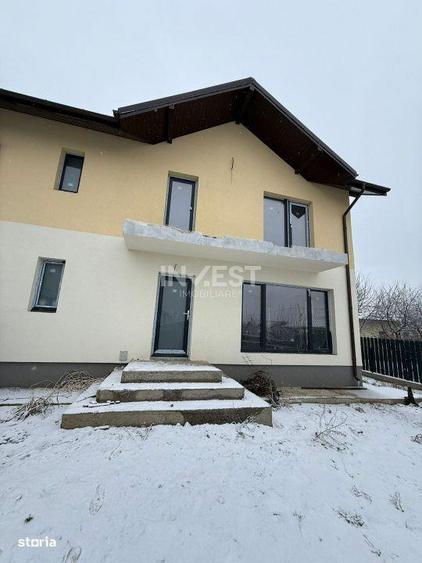 Casă cu 4 camere decomandat cu Canalizare în Popas Păcurari
