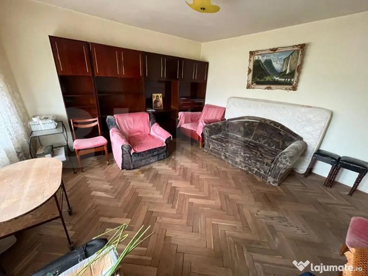 Apartament cu 3 camere decomandat, mobilat în Central