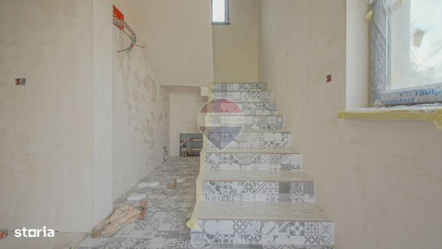 Casă cu 4 camere cu Teren 500 Mp în Stupini