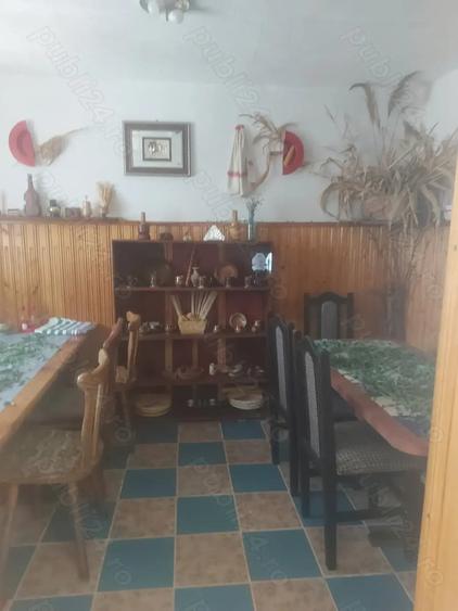 Casă cu 6 camere cu Teren 1350 Mp în Vale