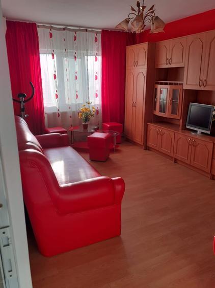 Apartament cu 3 camere decomandat în Micro 11