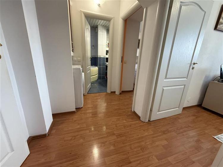 Apartament cu 4 camere decomandat, mobilat în Alexandru cel Bun