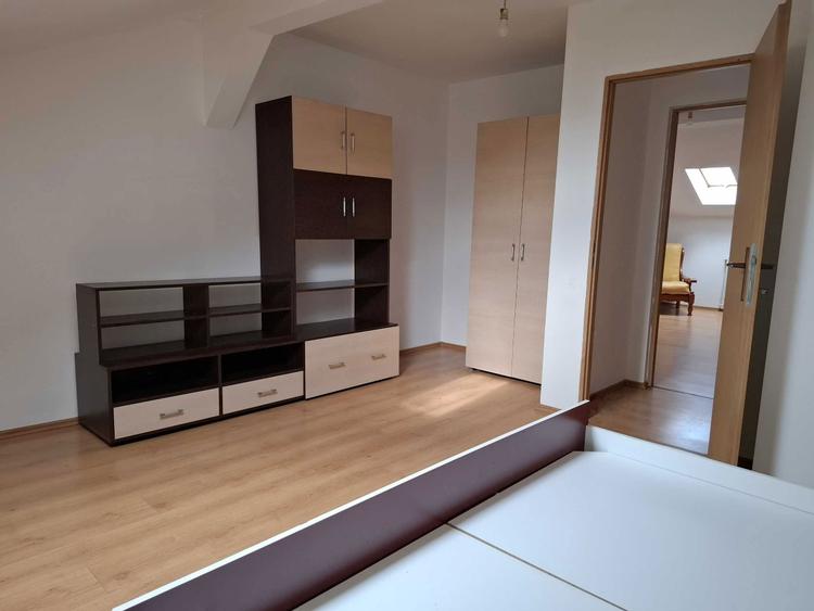Zona Garii, living + 2 camere, scara interioara - 2