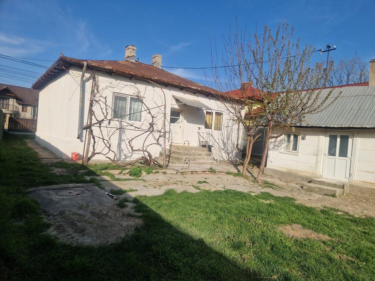 Casa si teren in orasul Harlau - 3