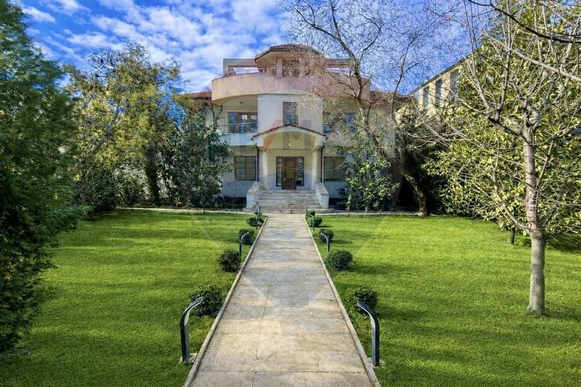 Vilă de lux cu piscină și grădină privată – reședință neoclasică - 1