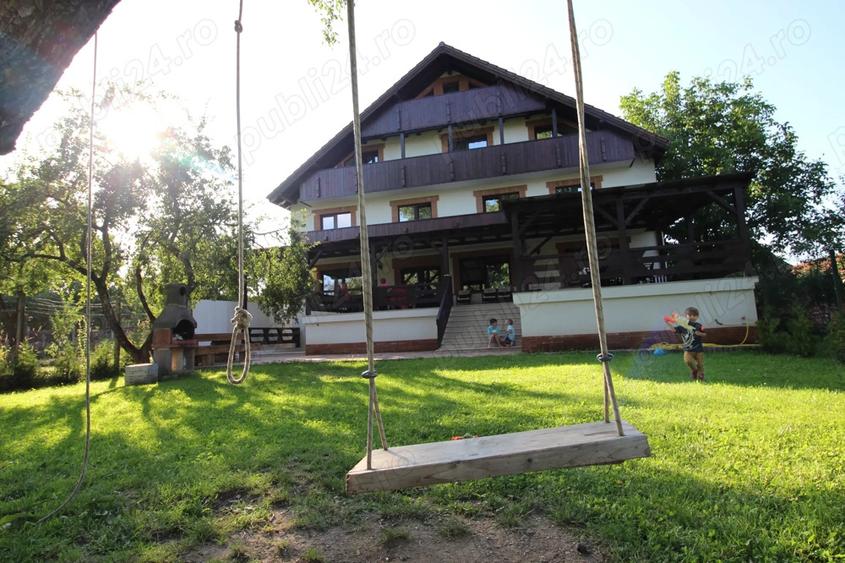 Vand casa cu potential de pensiune, clinica! - 1