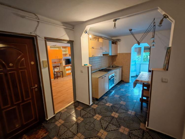 Apartament cu 2 camere decomandat în Cetate