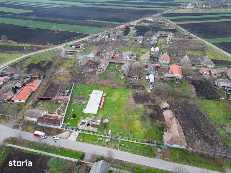 Teren intravilan cu fundatie inceputa si materiale - 1