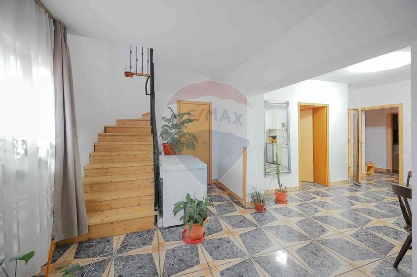 Pensiune cu 11 camere de vanzare, situata in Baile 1 Mai, Sanmartin - 19