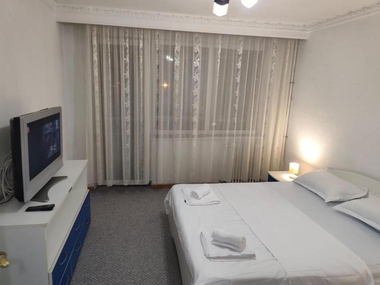 Piata Unirii,Inchiriere 3 camre ,la 500 de metri de metrou, etaj 1 - 1