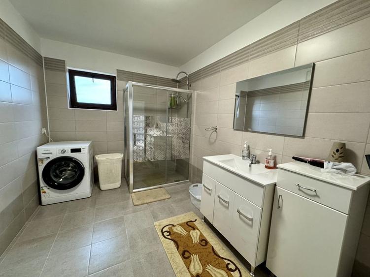 Casă Spațioasă de V&acirc;nzare &icirc;n Ghimbav | Două Apartamente | Teren 579 mp - 22