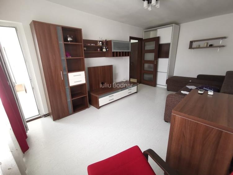 Apartament cu 2 camere decomandat în Tei