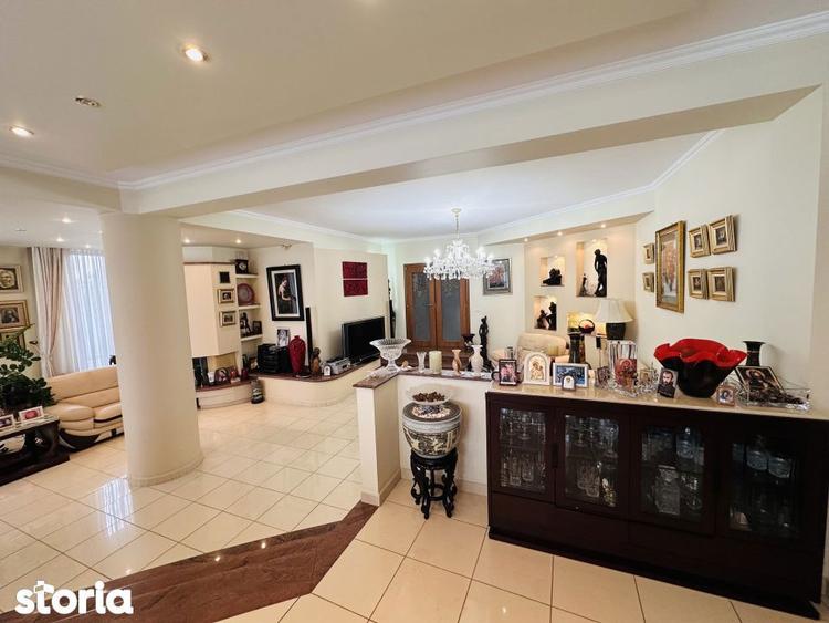 Resedinta emblematica in Chiajna-Rosu pe malul lacului, 785 mp, 2500 m - 2