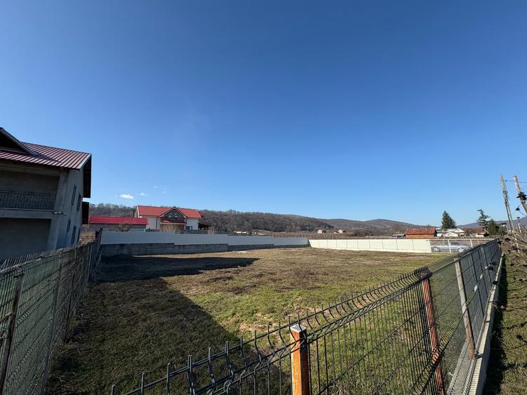 Teren intravilan de 1000 mp, în Periferie