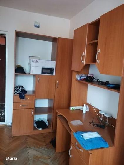 Inchiriez apartament 3 camere - 1