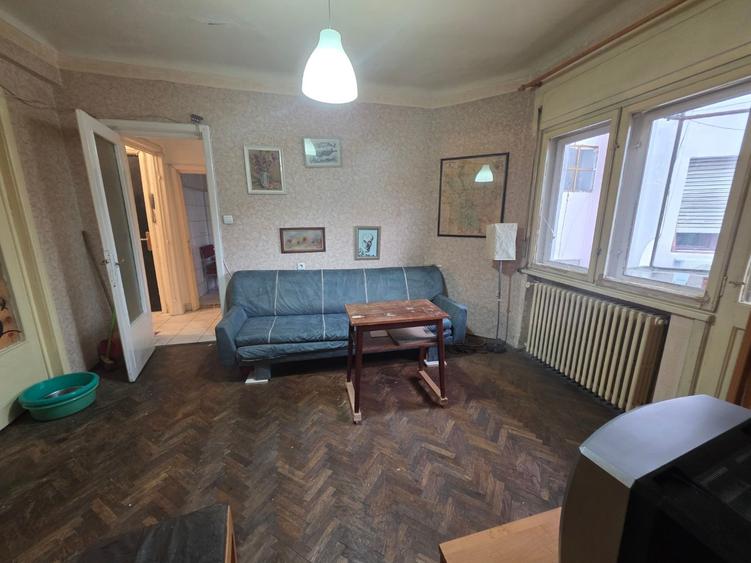 Corneliu Coposu, 10 minute metrou Unirii, chiar la biserica Sfantul Mina - 10