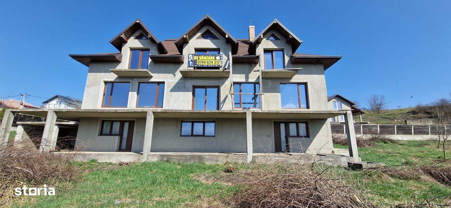 Vand vila la rosu cu teren 2700mp - 2