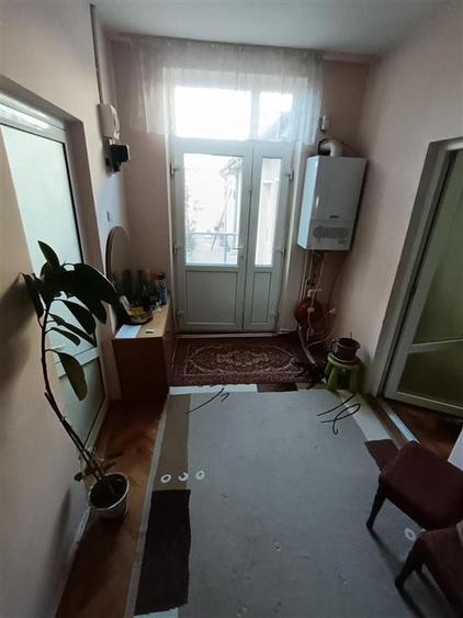 Casa pretabila 2 familii, 6 camere, teren 390 mp, zona Centrala - 9