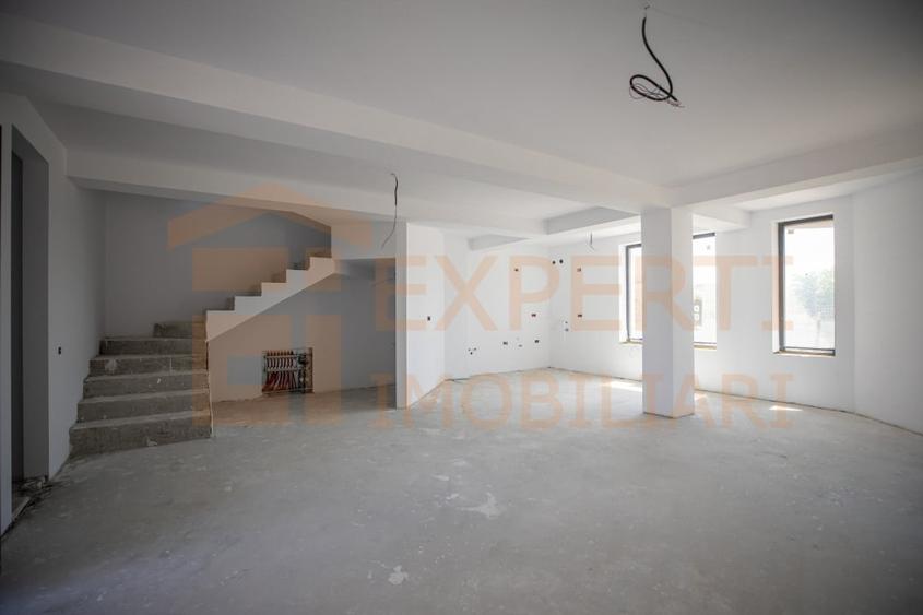 Vila situata in Palazu Mare zona Elvila - 8